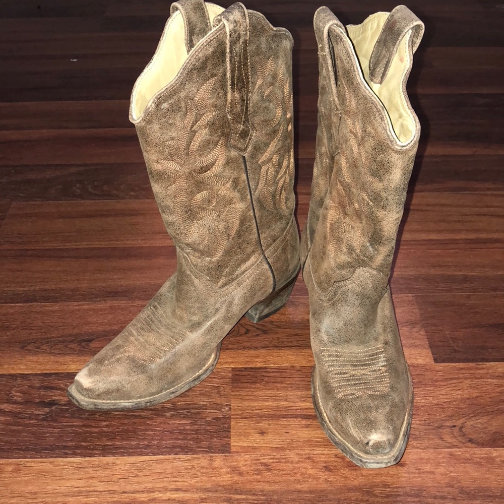 Corral boots